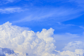 Fototapeta premium 青空と白い雲
