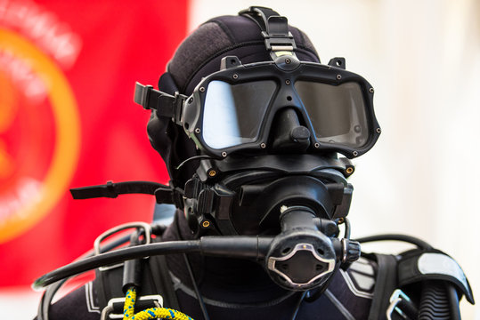 Tactical diving helmet of combat diving suit for police and army diving missions