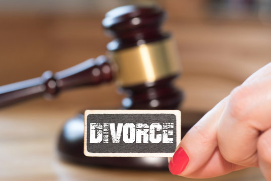Ein Richterhammer, eine Frau und die Scheidung