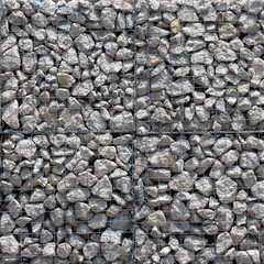 Gabions en grillage métallique avec pierres
