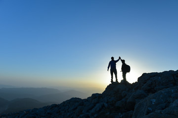 Fototapeta Couple hikers success concept in mountains obraz