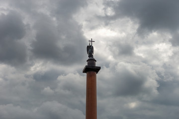 Fototapeta na wymiar Rain clouds over the Palace Square and Alexander`s column