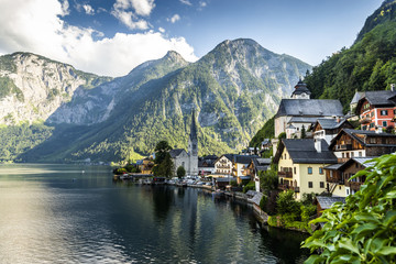 Fototapeta premium Hallstatt village and Hallstatter See mountain lake in Austria