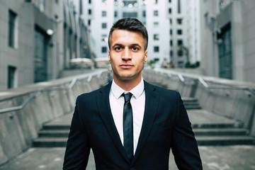 Naklejka premium Confident success modern Business man on urban background