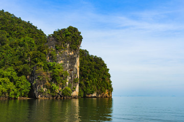 Fototapeta na wymiar Island near haad chao mai national park, Trang, Thailand.