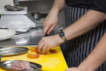 Obraz na płótnie Canvas Hands chef preparing a dish of peaches