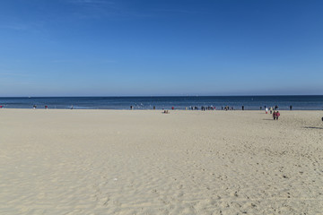 people enjoy the sandy beach in Swenemuende