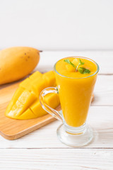 fresh mango smoothies
