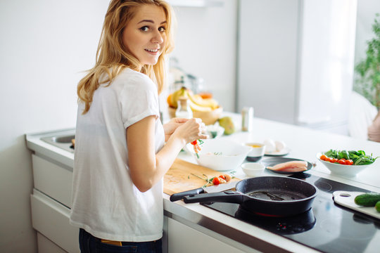 721,826 BEST Cooking Woman IMAGES, STOCK PHOTOS & VECTORS | Adobe Stock