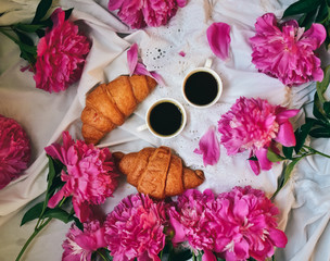 кофе и пионы