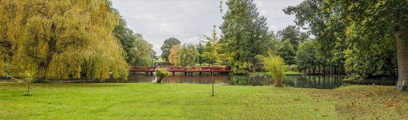 Obraz premium Foot Bridge in a Park