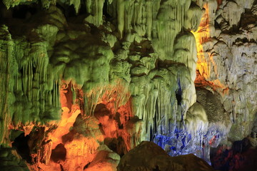 Caverne