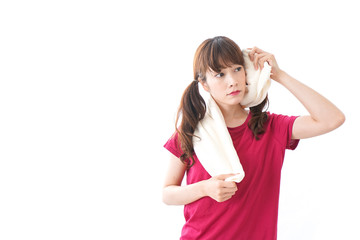 汗を拭く女性