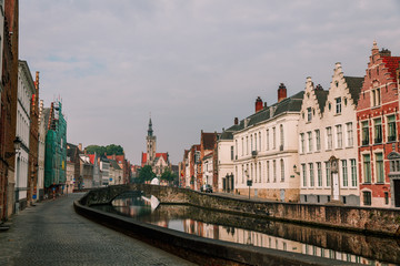 Obraz premium Brugge streets with canals in the early morning