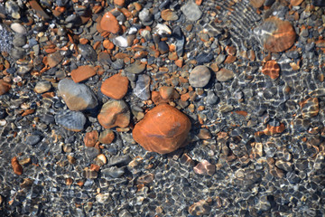 Kiesel an einem Strand