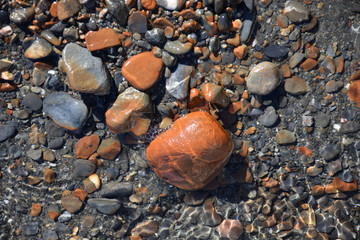 Kiesel an einem Strand