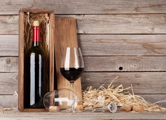 Aluminium Prints Wine Red wine bottle and wine glasses