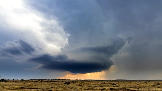 Large, powerful tornadic supercell storm moving over the Great Plains during sunset, setting the stage for the formation of tornados across Tornado Alley. 
