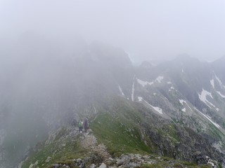 góry we mgle. tatry wysokie. orla perć © barbara