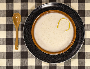 Dish of rice pudding with grated cinnamon.