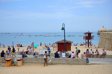 Cádiz, Spain - June 21, 2018: Beach line with bathers in Cadiz. © Julián Maldonado