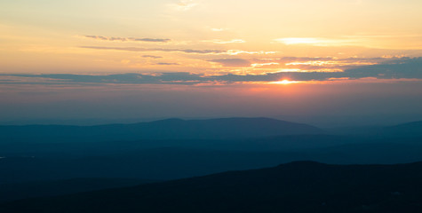 Fototapeta premium Sunset over New England mountains 