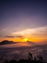 Fototapeta na wymiar Beautiful landscape lot of fog Phu Thok