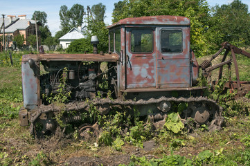 Fototapeta premium Old rusty crawler tractor