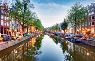 Foto op Plexiglas Amsterdamse gracht Singel met typisch Nederlandse huizen, Holland, Nederland. © TTstudio