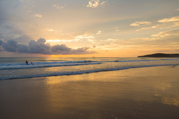 Fototapeta na wymiar sunset on the beach in Thailand