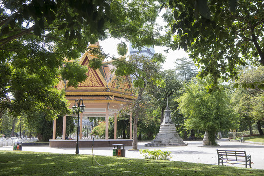 CAMBODIA PHNOM PENH WAT PHNOM PARK