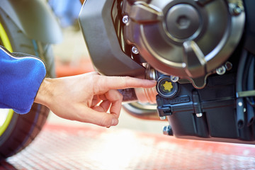 Repair of motor cycle - oil level check