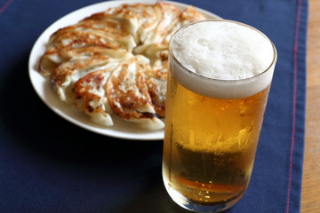 餃子とビール