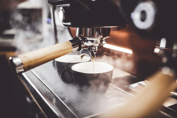 Fototapeta Espresso poruing from coffee machine at cafe obraz