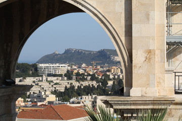 Città di Cagliari vista dall'arco del Bastione di Saint Remy