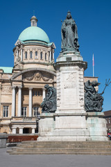 Fototapeta na wymiar Hull City Hall with Queen Victoria statue in foreground