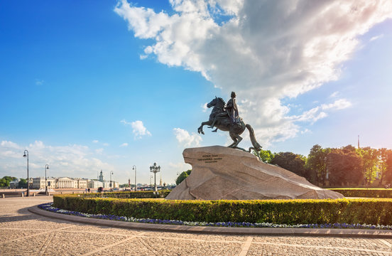 Памятник Петру Первому в Санкт-Петербурге летним днем Monument to Peter the Great  in St. Petersburg