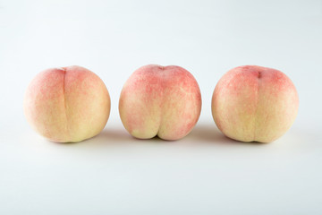 美味しいもも、3つ