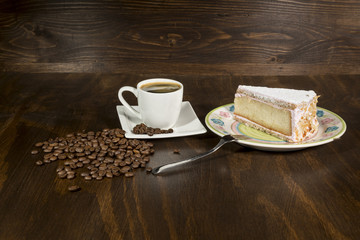 Kaffee und ein stück Himbeertorte