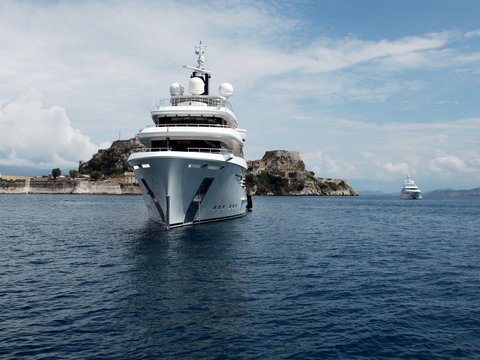 Fototapeta super yacht at anchor in corfu 