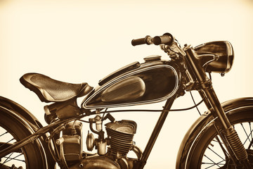 Naklejka premium Sepiowy stonowany wizerunek rocznika motocykl