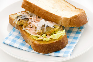 さばピカタのサンドイッチ