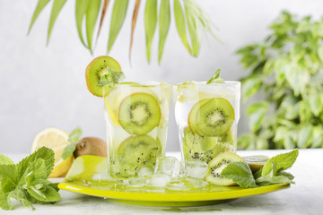 cocktail with kiwi, lemon and mint