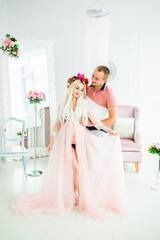 Naklejka premium A fine couple poses in a studio with gentle decorations