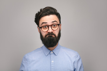 Doubtful hipster in glasses - obrazy, fototapety, plakaty