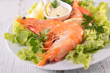 shrimp, salad and sauce