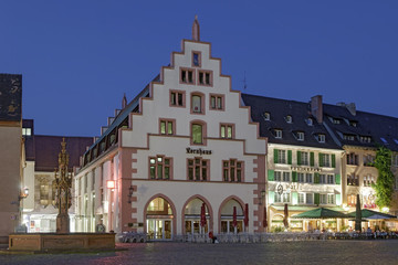 Fototapeta na wymiar Freiburg Historisches Kornhaus Nacht