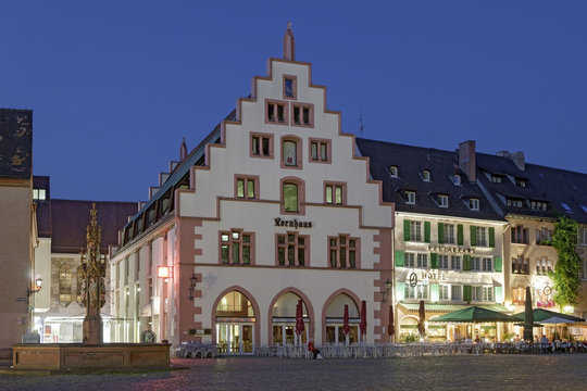 Freiburg Historisches Kornhaus Nacht