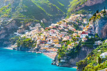 Morning view of Positano cityscape on coast line of mediterranean sea, Italy - obrazy, fototapety, plakaty