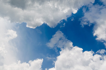 Obraz premium Beautiful clouds with sunlight against the blue sky